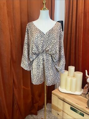 Aakaa Beige and Black Leopard Print Twist-Front Tunic